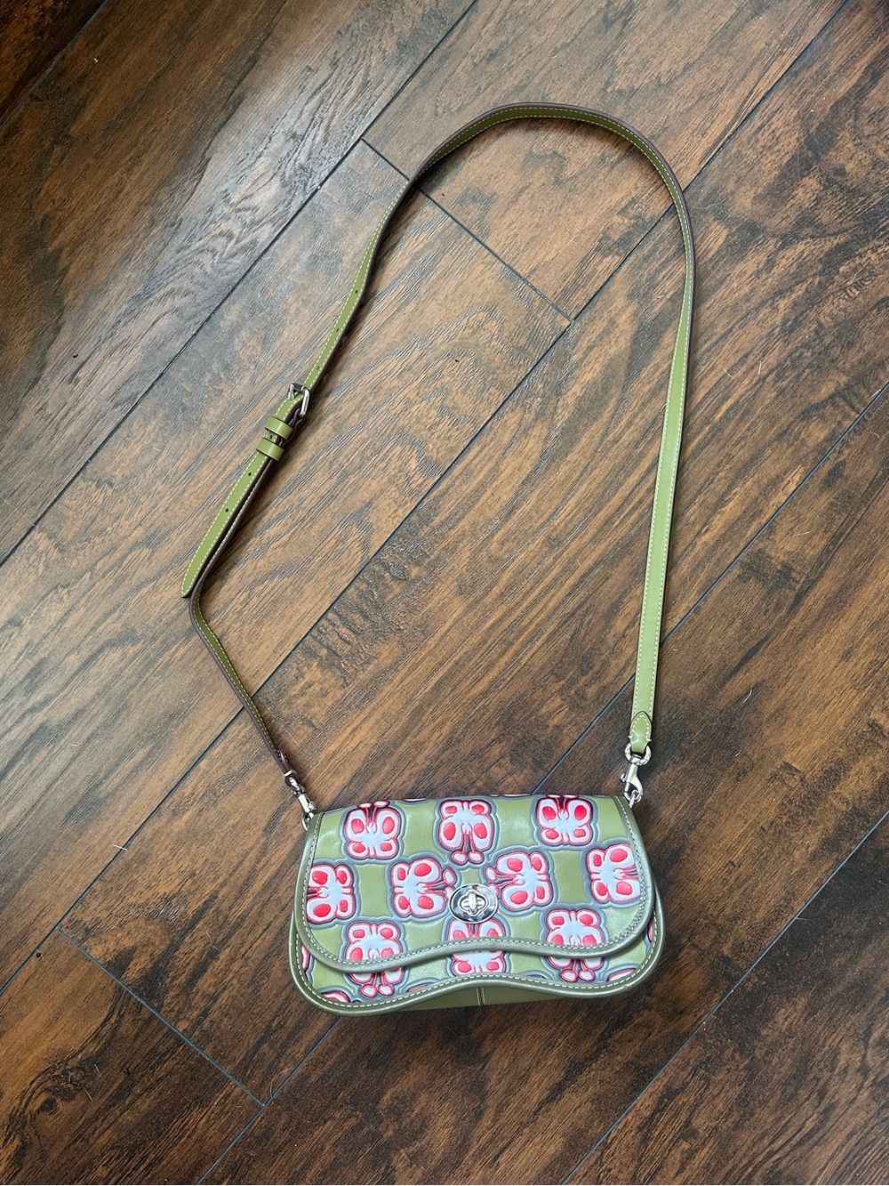 coachtopia wavy dinky green red and white butterfly crossbody purse